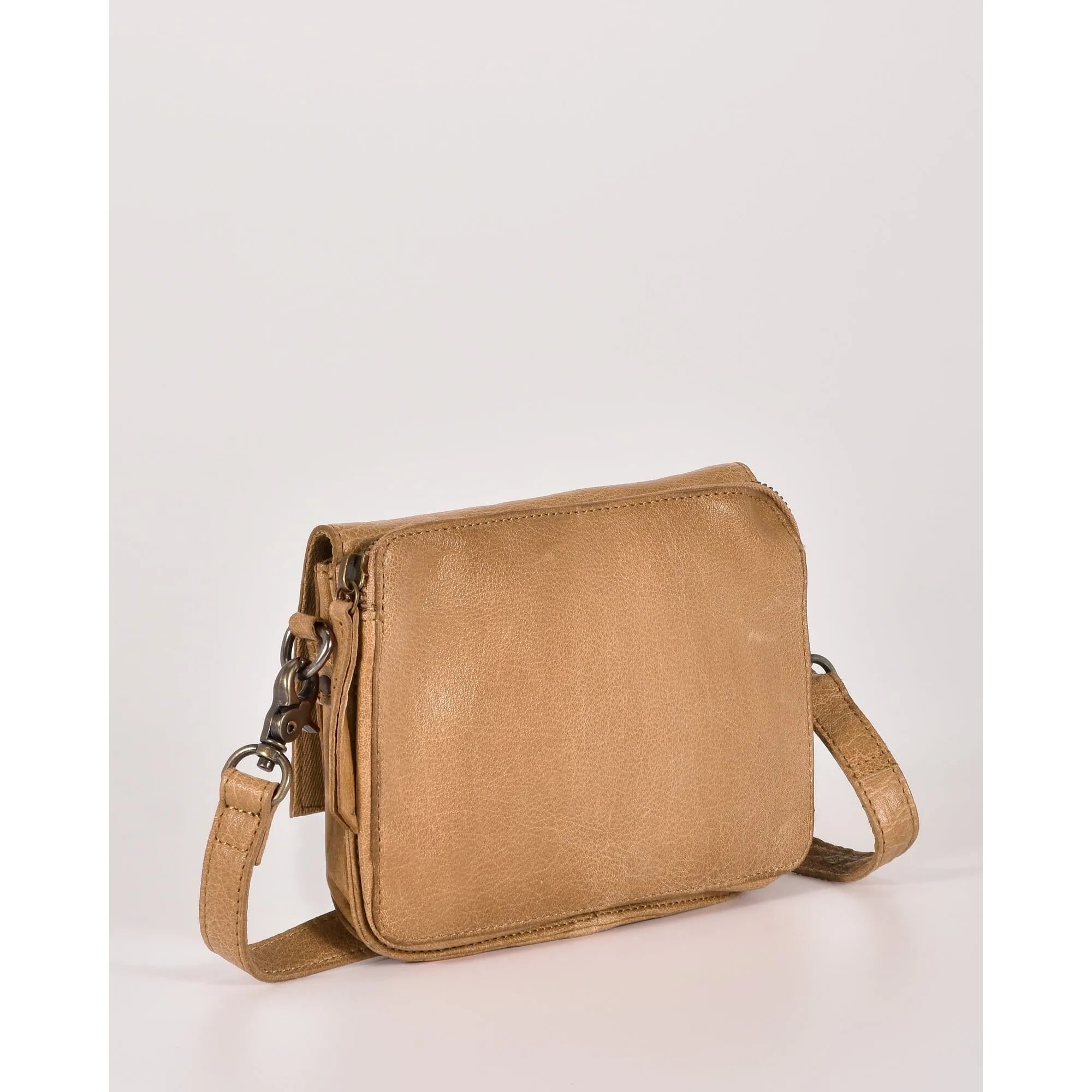 COBB & CO Darwin Leather Crossbody Bag with Turnbuckle