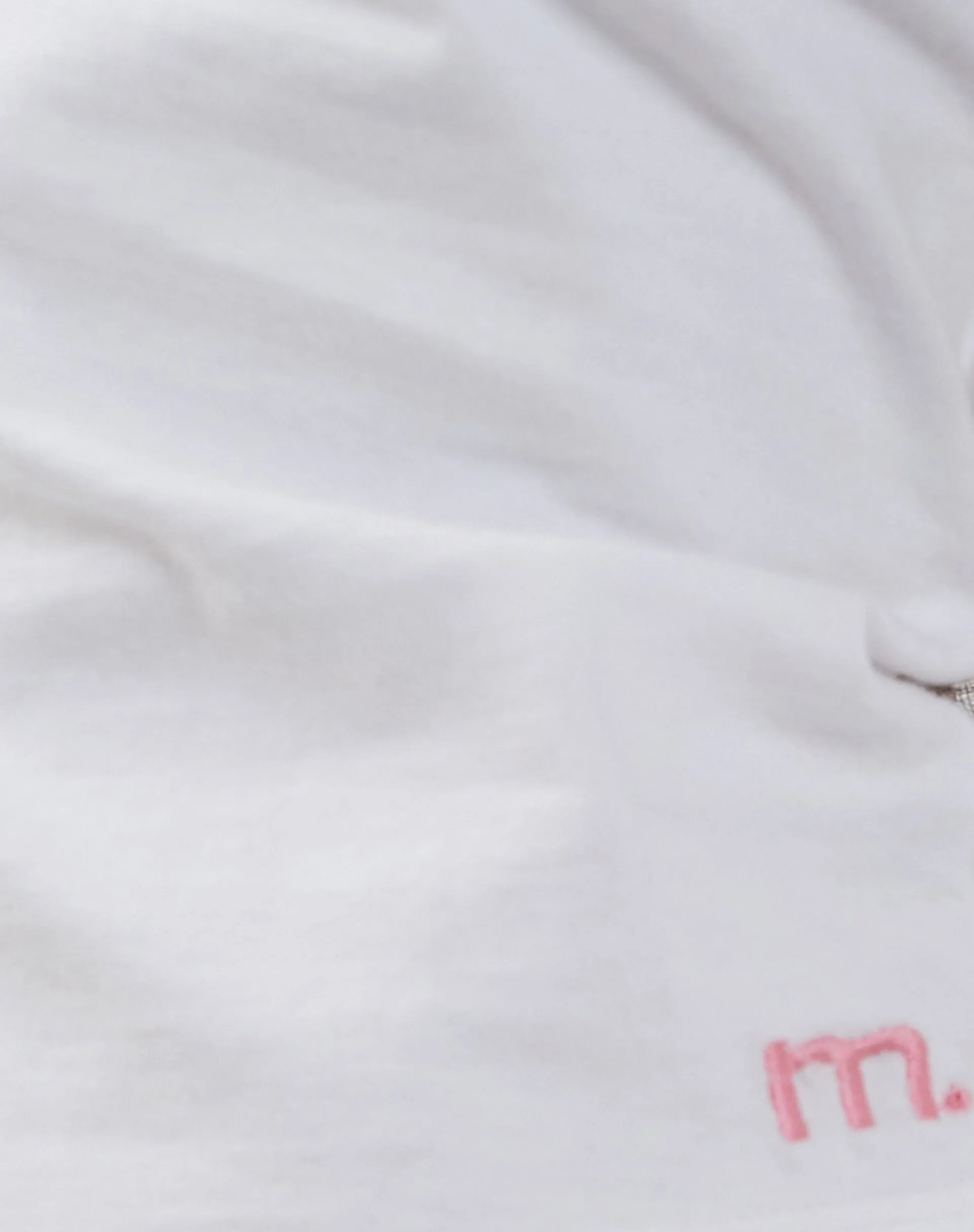 Izolde Baby Tee in White with Pink M Embroidery