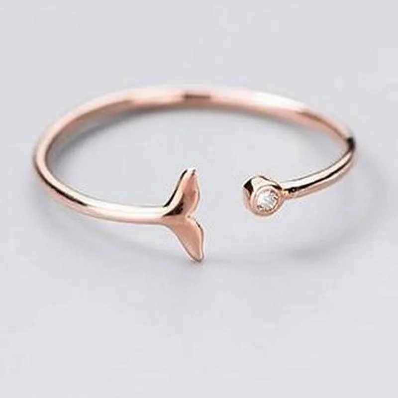 Lovely Dolphin Tail Minimal Ring